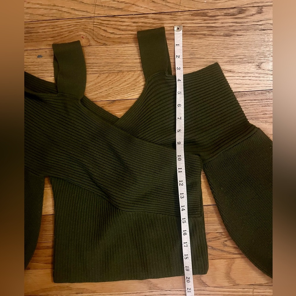 Amur merino wool olive green Violetta cold shoulder sweater - Picture 9 of 13